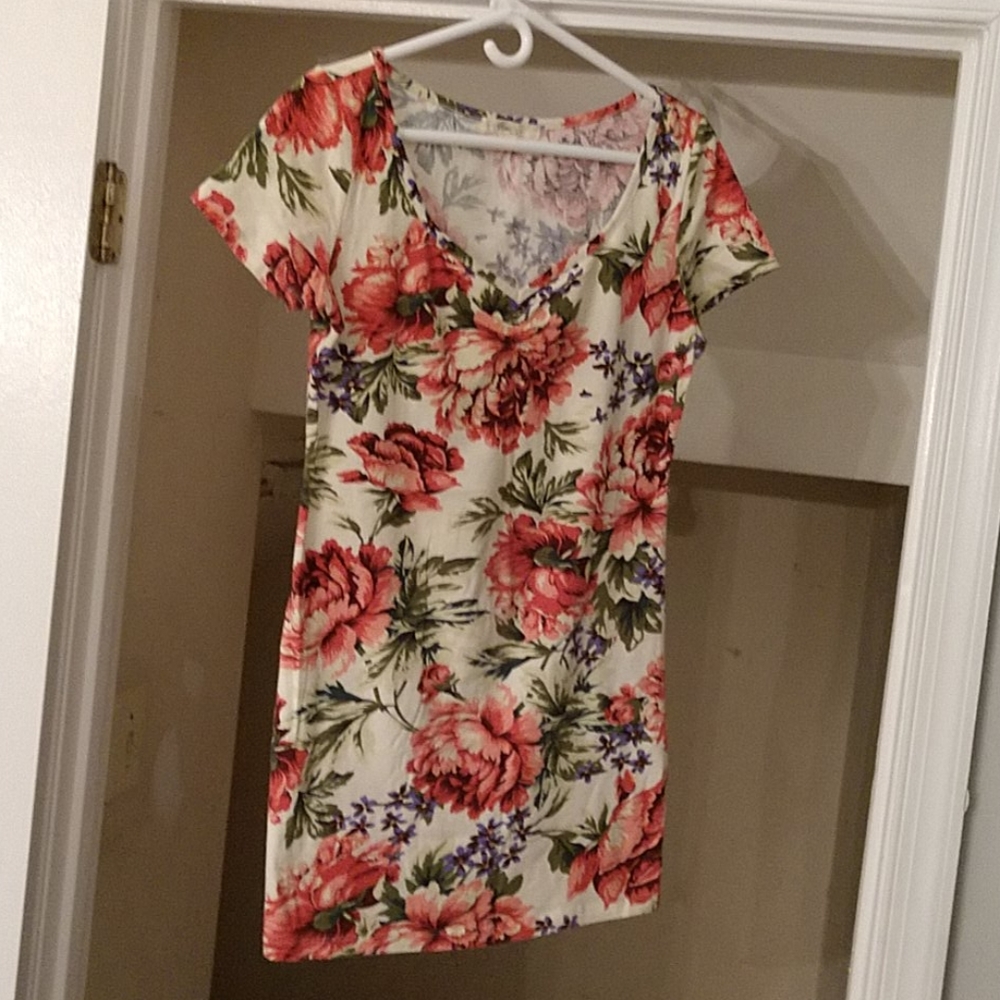 Dresses, Rompers & Tops - Picture 8 of 8